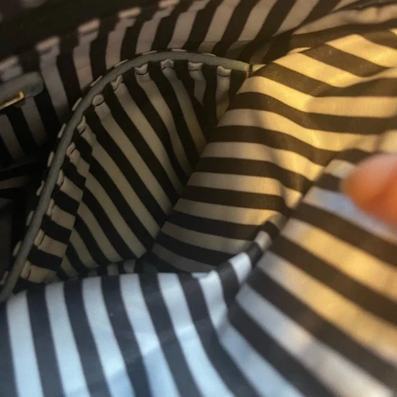 Light blue square crossbody purse with tassels - Picture 6 of 7